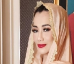 Elegan Dengan Busana Nasional 