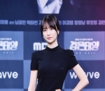 Senyum Anggun Curi Perhatian 