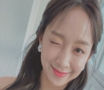 Pose <i>Wink</i> Sapa Penggemar