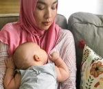 Ketiduran Di Pangkuan Mama