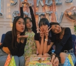 Rayakan Debut Pertama 