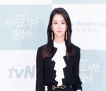 <i>Super Fancy</i> Dengan Style Monokrom  