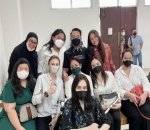 Dampingi Laura Di Persidangan Pertama