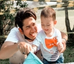 Selalu Dampingi Zayn Bermain