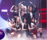 Momen Perform 'WA DA DA' Super Kompak