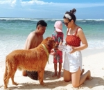 Momen Bahagia Di Pantai