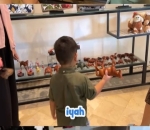 Keliling Toko Suvenir