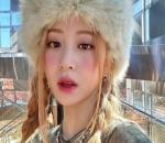 Tampil Mewah dengan Topi Bulu  