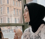 Menikmati Secangkir Kopi