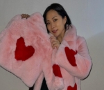 Bahagia Pamerkan Baju Bayi