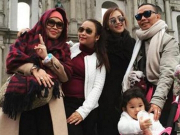 Berlibur ke Eropa, Keluarga Ayu Ting Ting Malah Bawa Ini