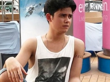 Ditunggu Fans, Aliando Pamer Kumis dan Janggut di Pantai