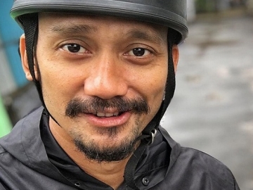 Nonton 'Danur' Pakai Helm, Tora Sudiro: Sedia Payung Sebelum Hujan