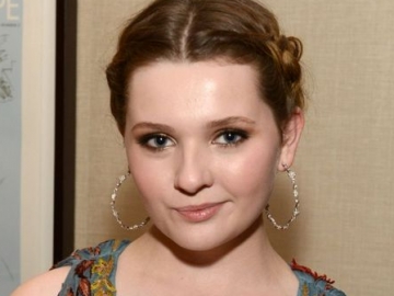 Akui Pernah Jadi Korban Kekerasan Seksual, Abigail Breslin Banjir Dukungan