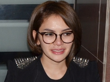 Unggah Foto Bule Ganteng, Pacar Baru Nikita Mirzani?