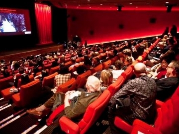 10 Tipe Penonton Bioskop yang Bikin Sebal, Kamu Termasuk?