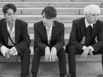 Foto Winner Rayakan Kemenangan Berturut-Turut Dengan Bos YG Entertainment