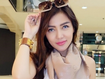 Bella Shofie Pose Sok Imut, Netizen Malah Fokus Bagian Ini