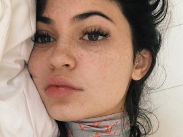 Tampil Tanpa Make Up, Para Selebriti Ini Tetap Percaya Diri