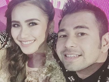 Liburan ke Amsterdam, Raffi Ahmad dan Ayu Ting Ting Ketahuan Ciuman di Pesawat 