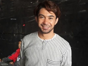 Reza Rahardian Cium Pipi Adinia Wirasti, Netizen: Gimmick