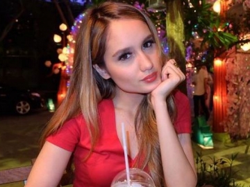 Cinta Laura Pamer Tubuh Seksi, Netizen: Tutup Dikit Yah