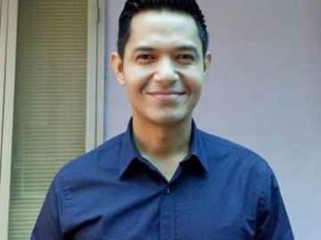 Dude Harlino Jadi Guru Ngaji Yang Nikahi Anak Didiknya