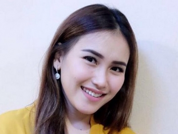 Ayu Ting Ting 'Melotot' Sambil Mulut Terbuka Lebar, Netizen Shock