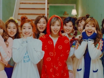 MV 'Knock Knock' Twice Raih 100 Juta Views di YouTube