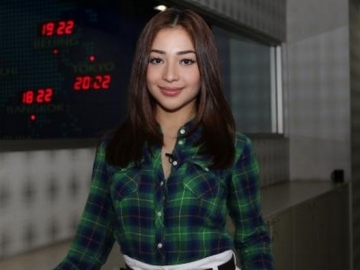 Pamer Pose Baju 'Melorot' dan Rambut 'Lepek', Nikita Willy Banjir Pujian