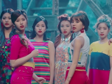 Belum Genap 2 Tahun Debut, Album Twice Terjual Lebih dari 1 Juta Copy