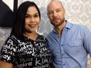 Mendadak Jadi Tukang Parkir, Apa Niat Suami Melaney Ricardo?