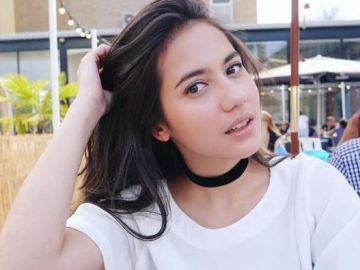 Pevita Pearce Rangkul Mesra Duda Keren Ini, Pacar Baru?