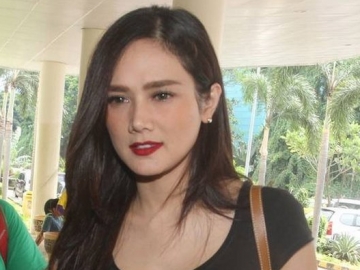 Tampil Seksi Sambil Nyanyi di 'Kafe Remang-Remang', Netizen Kasihani Mulan Jameela