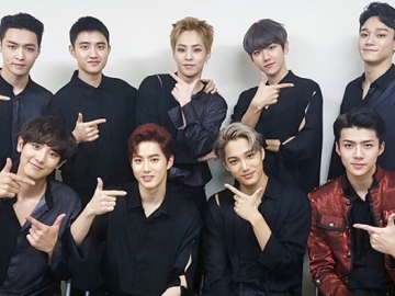 Dapat Kejutan Manis dari Fans Saat Konser, Ini Balasan Surprise dari EXO