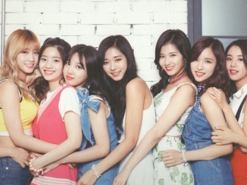 Imut Banget, Interaksi Twice Dengan Fans Kecil Ini Bikin Netter Gemas