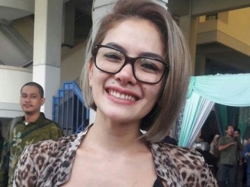 Cium Bibir Pacar Baru di Tempat Umum, Nikita Mirzani Dibully