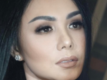 FOTO : Ulang Tahun yang ke-45, Yuni Shara Tetap Cantik dan Awet Muda