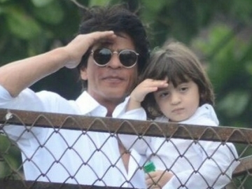 Mirip Banget, Manisnya AbRam Khan dan Shahrukh Khan Muda Bikin Netter Kesengsem