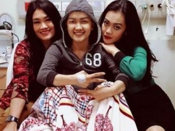 Usai Pose Julurkan Lidah, Jupe Dioperasi karena Pencernaan Lengket