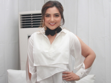 Foto Pakai Daster 'Sobek' Disebar, Ini Tanggapan Mengejutkan Ashanty