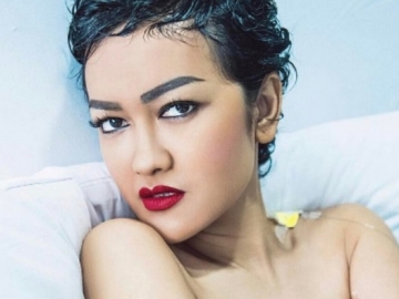 Sebelum Operasi Terakhir, Begini Tatapan Mata Alm. Julia Perez