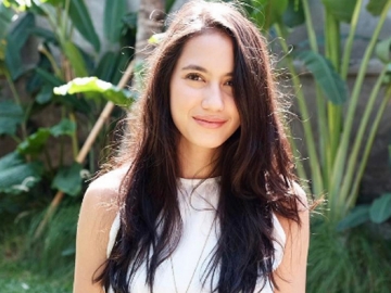 Pevita Pearce Bagikan Foto Mesra Bareng Lelaki Ini, Pacar Baru? 