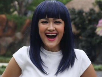 Demi Pembangunan Mushola, Alm. Julia Perez Rela Jual Cincin Berlian