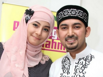 Perselingkuhan Ustadz Al Habsyi Ketahuan Gara-Gara HP Ketinggalan