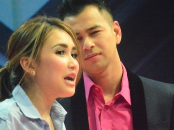 Raffi Ahmad Foto Bareng Sahabat, Netizen Fokus Belahan Dada Ayu Ting Ting