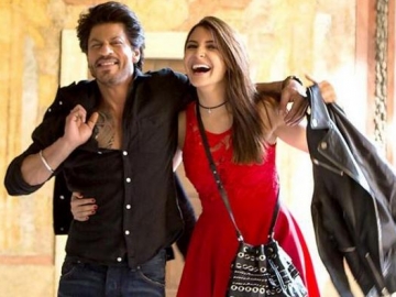 Shahrukh Khan Pamer Bodi Seksi di 'Radha', Netter: Nggak Percaya Dia 51 Tahun