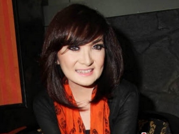 FOTO : Lama Tak Muncul di Layar Kaca, Kiki Amalia Ternyata Jadi DJ Super Seksi