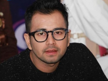 Pose Bareng Aktris India Ini, Raffi Ahmad Malah Dikritik Netizen