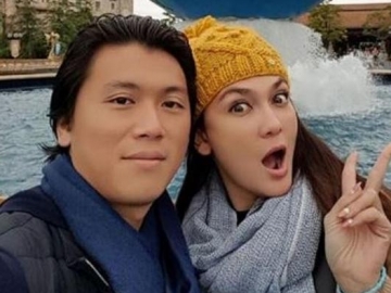 FOTO : Kondangan di Italia, Luna Maya Gandeng Mesra Reino Barack